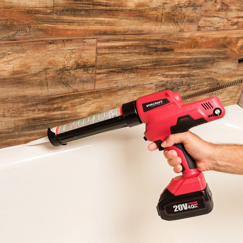 Аккумуляторный пистолет WORCRAFT CCG-S20Li используется для нанесения герметика в стыке между ванной и стеной.