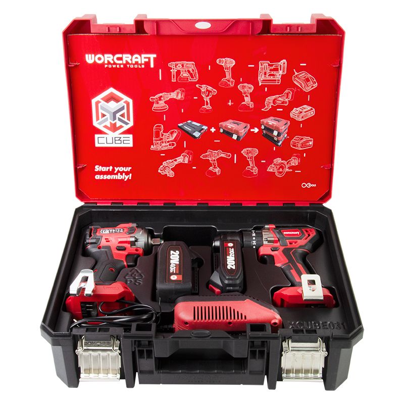 Набор инструментов WORCRAFT XCUBE031 в открытом кейсе — два инструмента, зарядное и инструкция на крышке.
