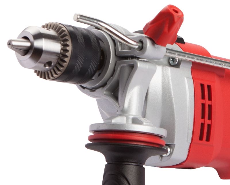 Дрель ударная WORCRAFT ID-900 — крупный план патрона с установленным сверлом.