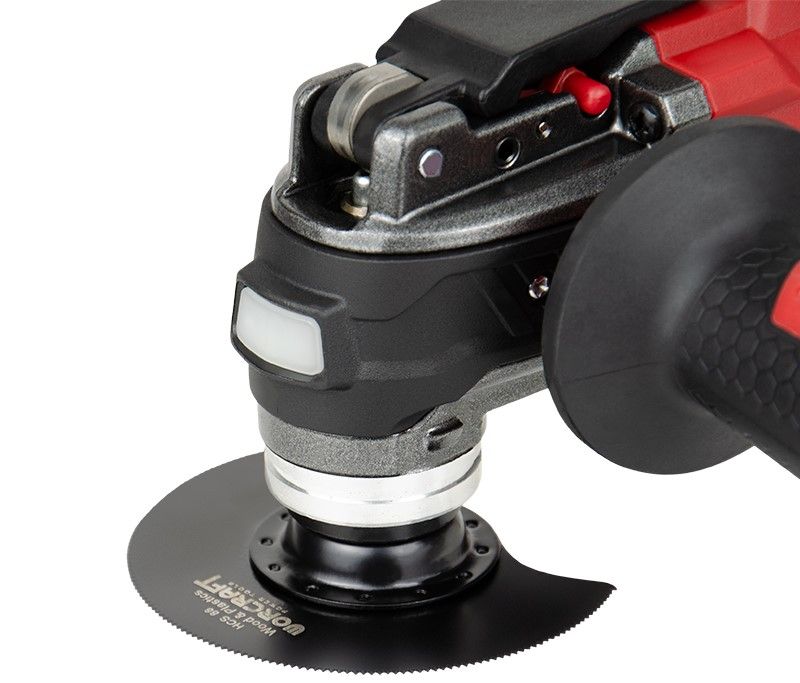 Дисковая насадка WORCRAFT HCS 88, установленная на реноватор, вид сбоку.