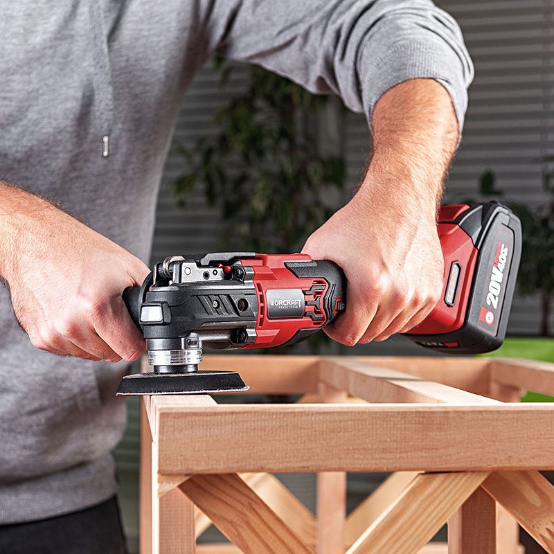 Шлифовка деревянной рамы реноватором