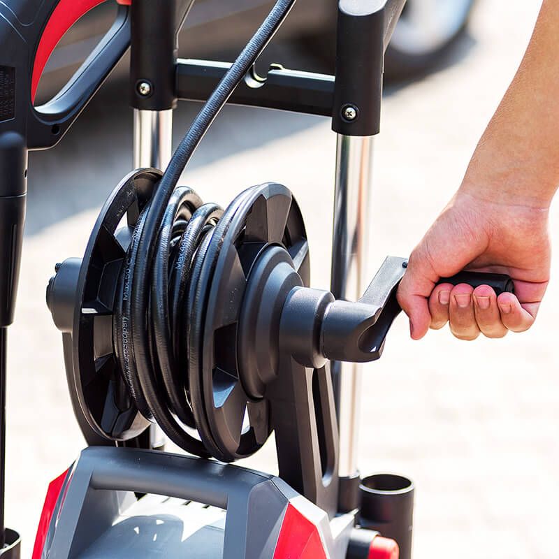 Рукоятка для удобного сматывания шланга на мойке высокого давления WORCRAFT.