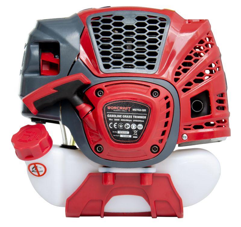 Бензиновий двигун мотокоси WORCRAFT крупним планом.