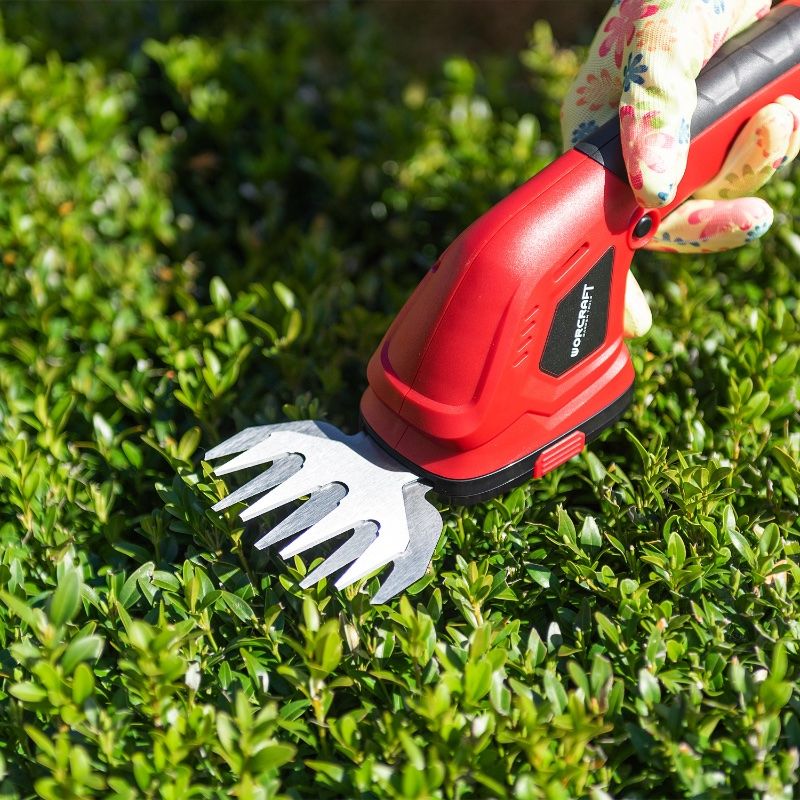 Стрижка травы аккумуляторными ножницами WORCRAFT CGS-S20LiC.