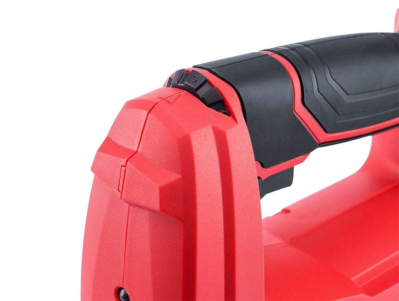 Увеличенный вид эргономичной прорезиненной ручки шприца WORCRAFT