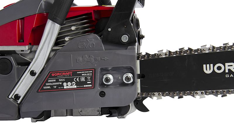 Увеличенное изображение шины и крепления цепи бензопилы WORCRAFT.