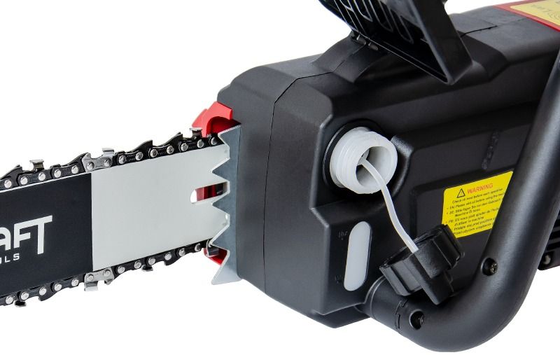 Крупний план натягувача ланцюга електропили WORCRAFT WCE-2616 та масляного бачка.