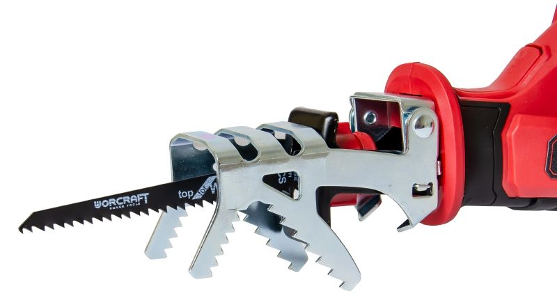 Крупний план ріжучої частини шабельної пилки WORCRAFT CSS-12Li із зубчастим упором.