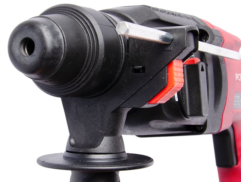 Крупный план патрона SDS-plus для быстрой смены сверл.