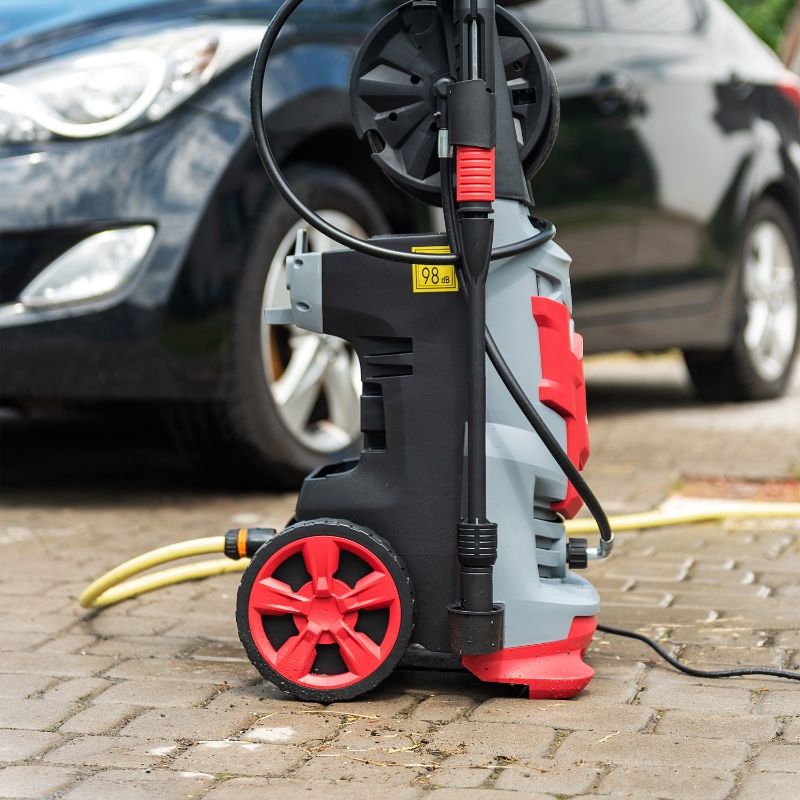 Колеса і шланги мийки високого тиску WORCRAFT HC21-110H.