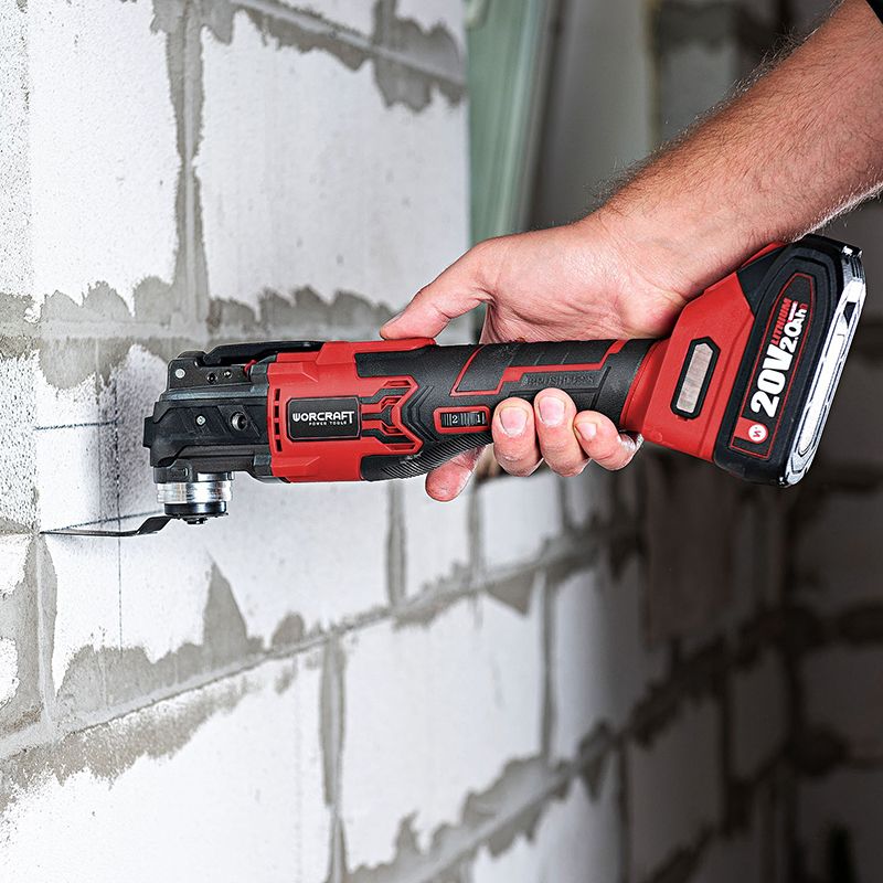 Работа реноватором по стене