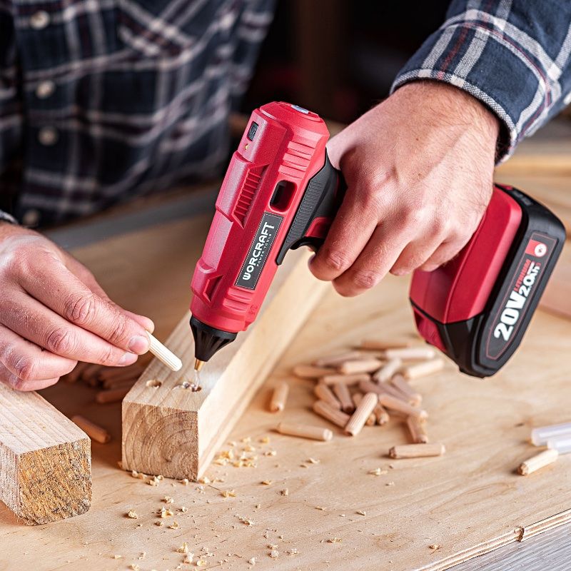 Быстро и прочно: идеален для работы с деревом и другими материалами.