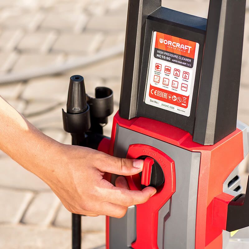 Регулировка мойки высокого давления WORCRAFT HC16-90 с помощью поворотного переключателя.