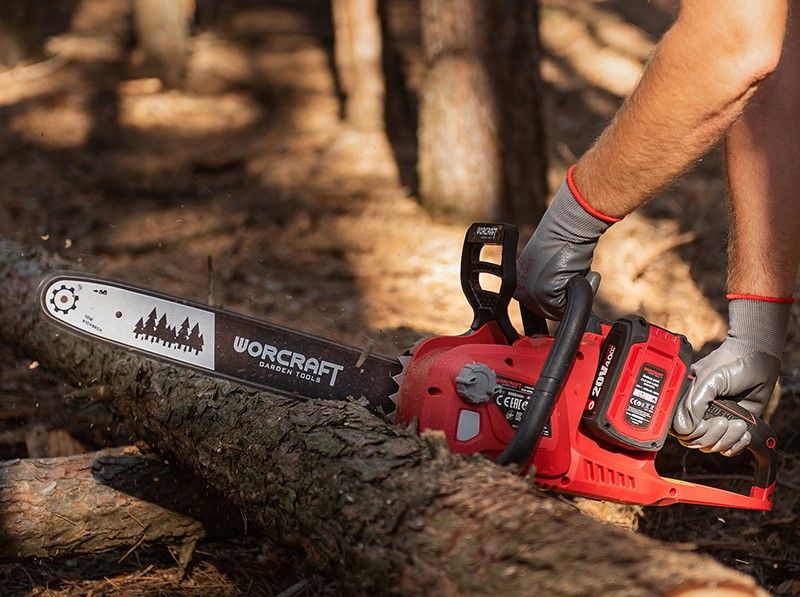 Мощная цепная пила