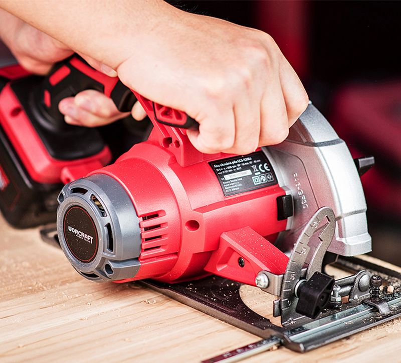 Вид пилы сбоку сзади