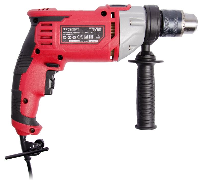 Ударная дрель WORCRAFT WID-1300 сбоку с установленной дополнительной рукояткой.