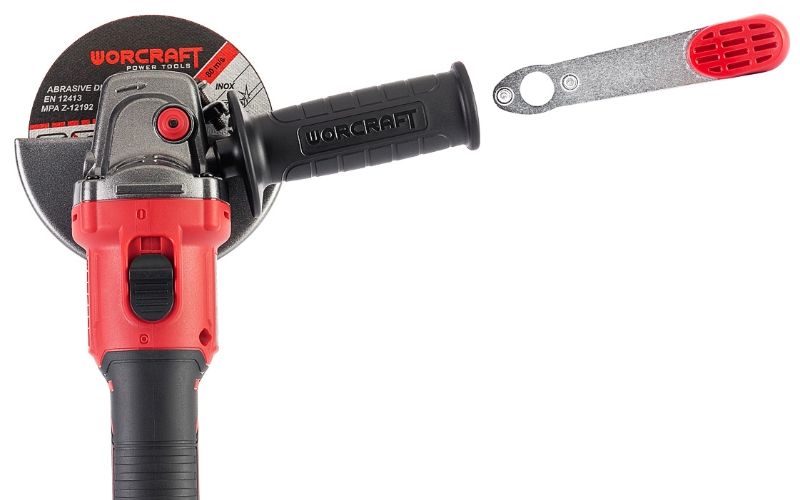 Вид зверху кутової шліфмашини WORCRAFT з ключем