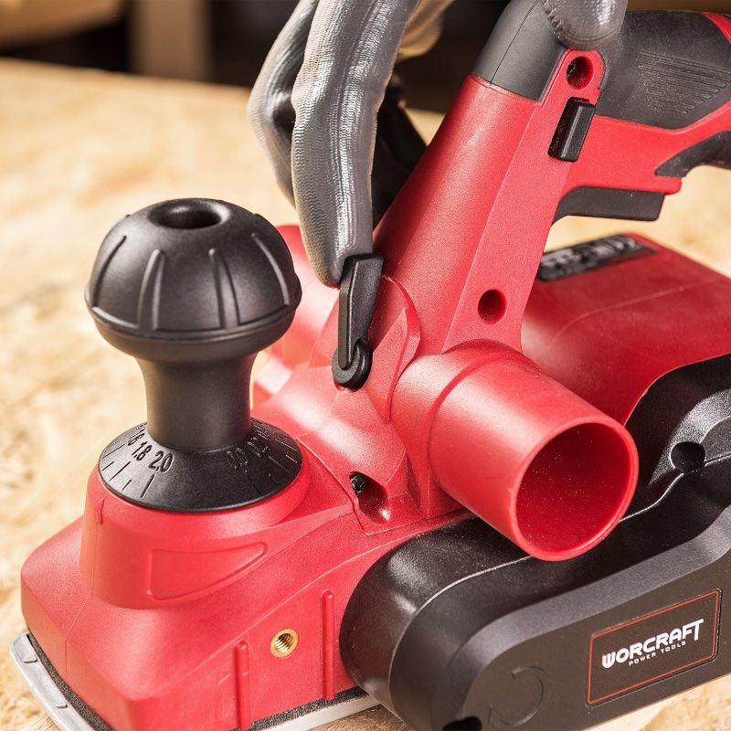 Регулювання глибини стругання на акумуляторному рубанку WORCRAFT CEP-S20LiB.