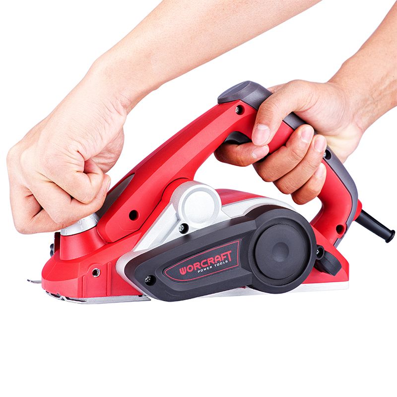 Регулювання глибини стругання на рубанку WORCRAFT EP03-82.