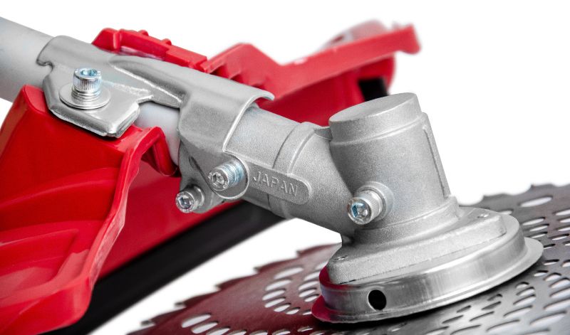 Збільшене зображення редуктора та ножа мотокоси WORCRAFT.