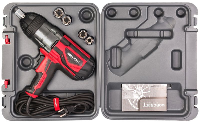 Электрический гайковерт WORCRAFT IW-1000A в комплекте с аксессуарами в кейсе.