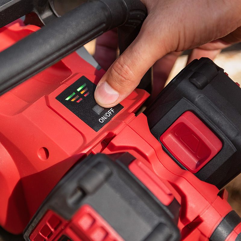 Индикатор заряда батарей на цепной пиле WORCRAFT