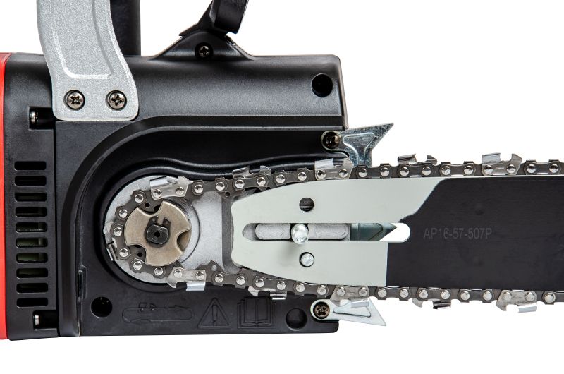 Внутренний механизм электропилы с ведущей звездочкой.