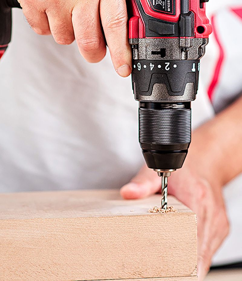 Закручивание самореза в дерево с помощью WORCRAFT CHD-S20LiB.