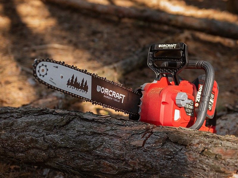 Удобная аккумуляторная цепная пила WORCRAFT