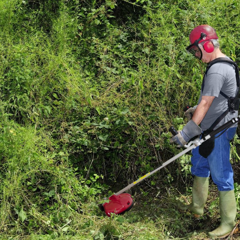 Инструкция и правила работы с бензокосой