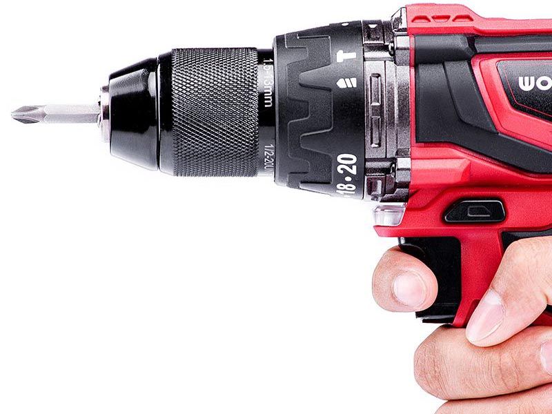 Аккумуляторный шуруповерт WORCRAFT CHD-S20Li с установленной битой, вид сбоку.