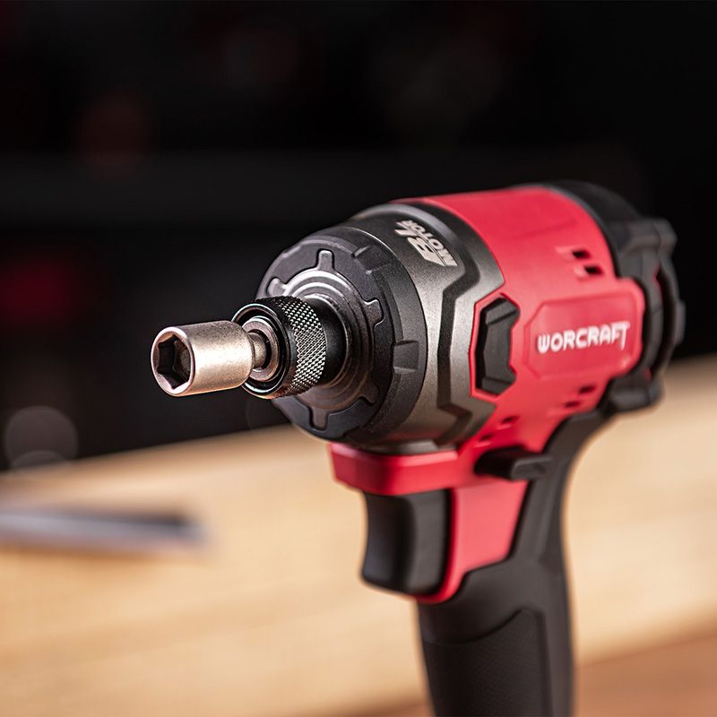 Надпись Brushless Motor на корпусе гайковёрта WORCRAFT