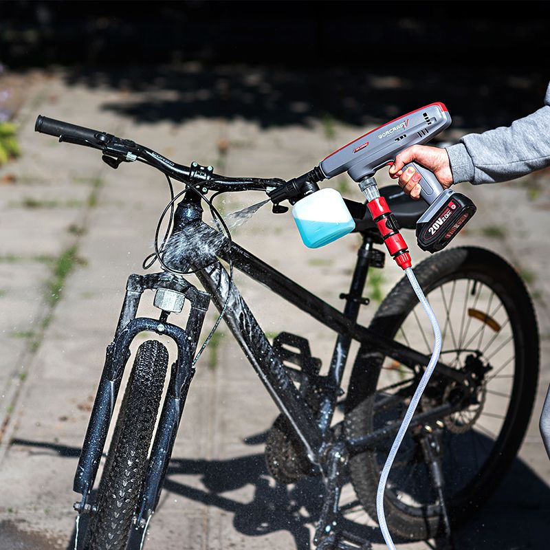 Очистка велосипеда мойкай высокого давления WORCRAFT