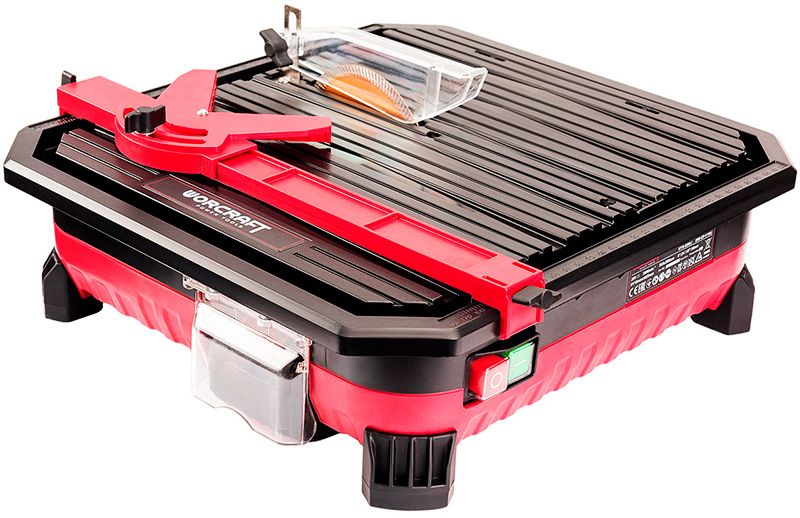 Аккумуляторный плиткорез WORCRAFT CTS-S20Li с направляющей линейкой, готов к работе.