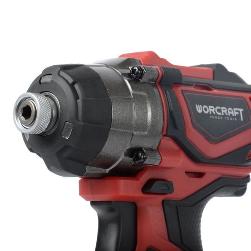 Металлический патрон и бесщеточный двигатель гайковерта WORCRAFT крупным планом.