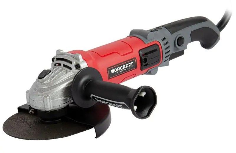 Крупный план редуктора и передней части корпуса шлифмашины WORCRAFT AG14-150S.