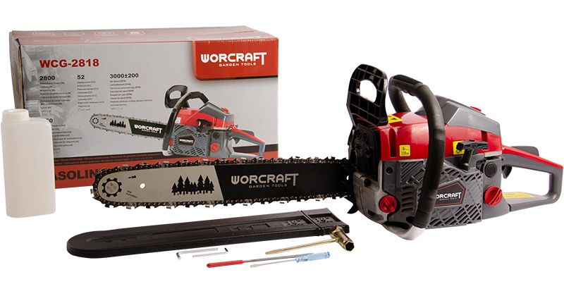 Комплект поставки бензопилы WORCRAFT WCG-2818 с коробкой, шиной, чехлом и инструментами.