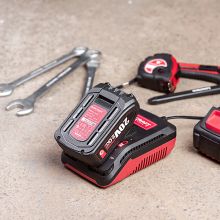 Зарядное устройство WORCRAFT CLC-20V-2.4Н
