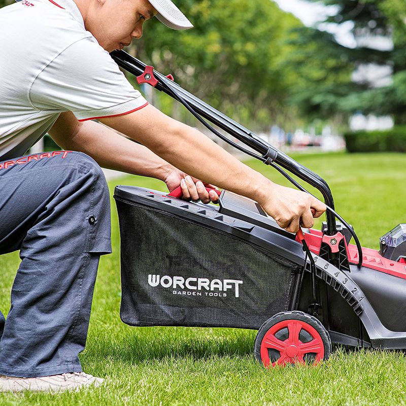 Аккумуляторная газонокосилка WORCRAFT CLM-S40Li